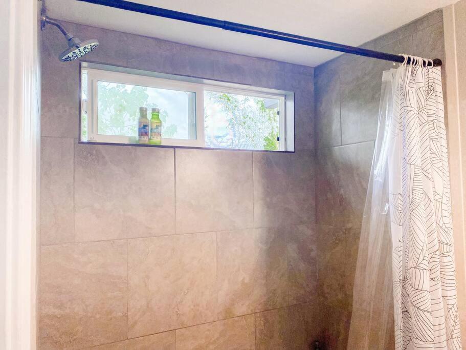 Monstera Bungalow, Spacious, King Bed, Big Kitchen Keaau Exterior foto